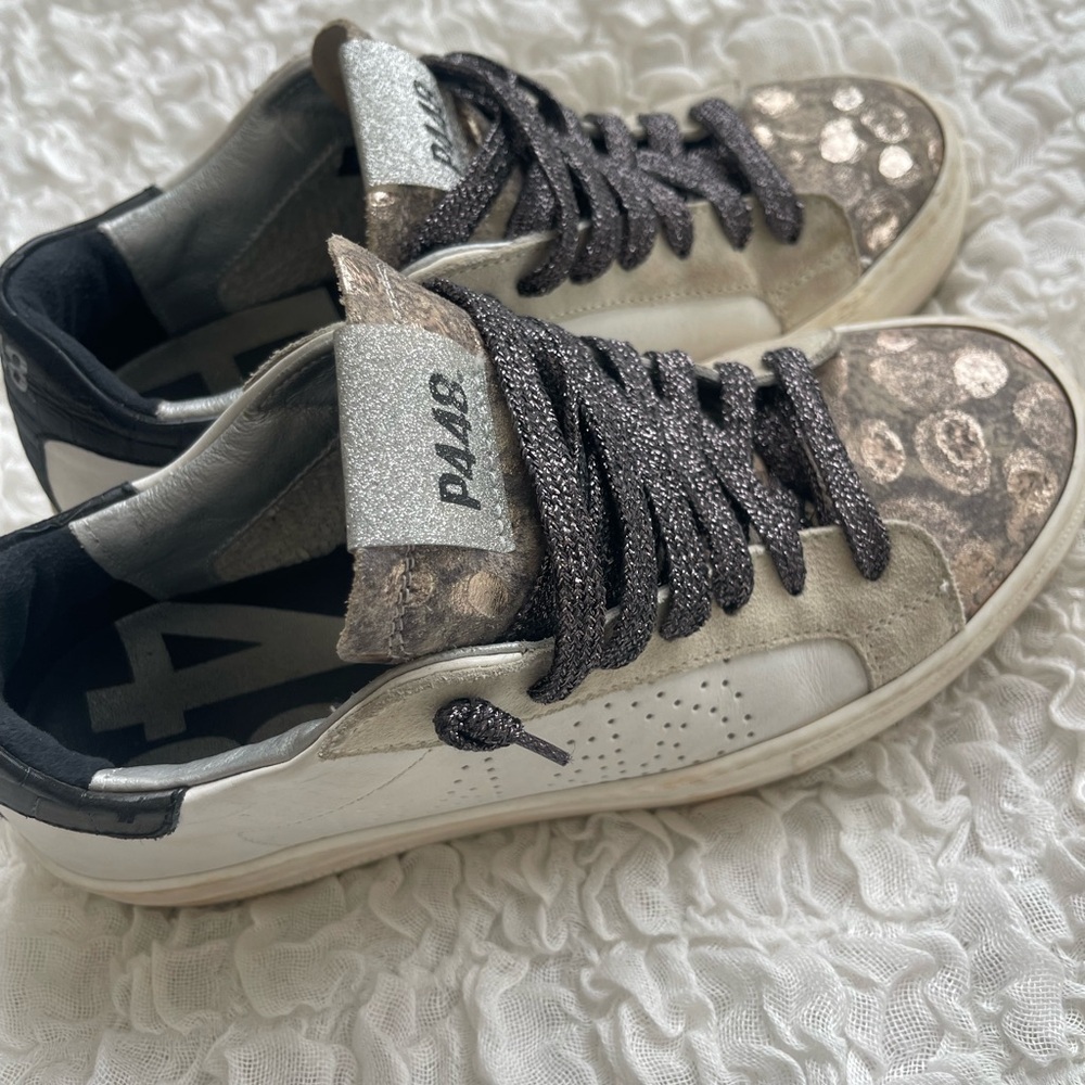 P448 Platform sneakers - excellent condition with metallic details! Size EU38